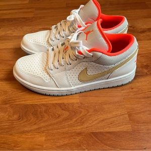Womens Air Jordan 1 Low SE Womens 9.5